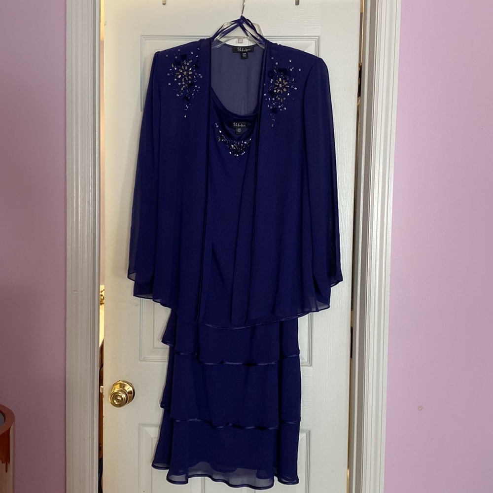 Beautiful special event dress, purple color size 20 w